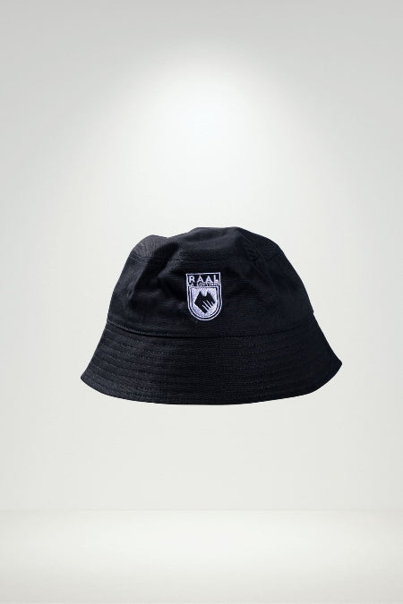 Bob noir avec ecusson brode - Blanc